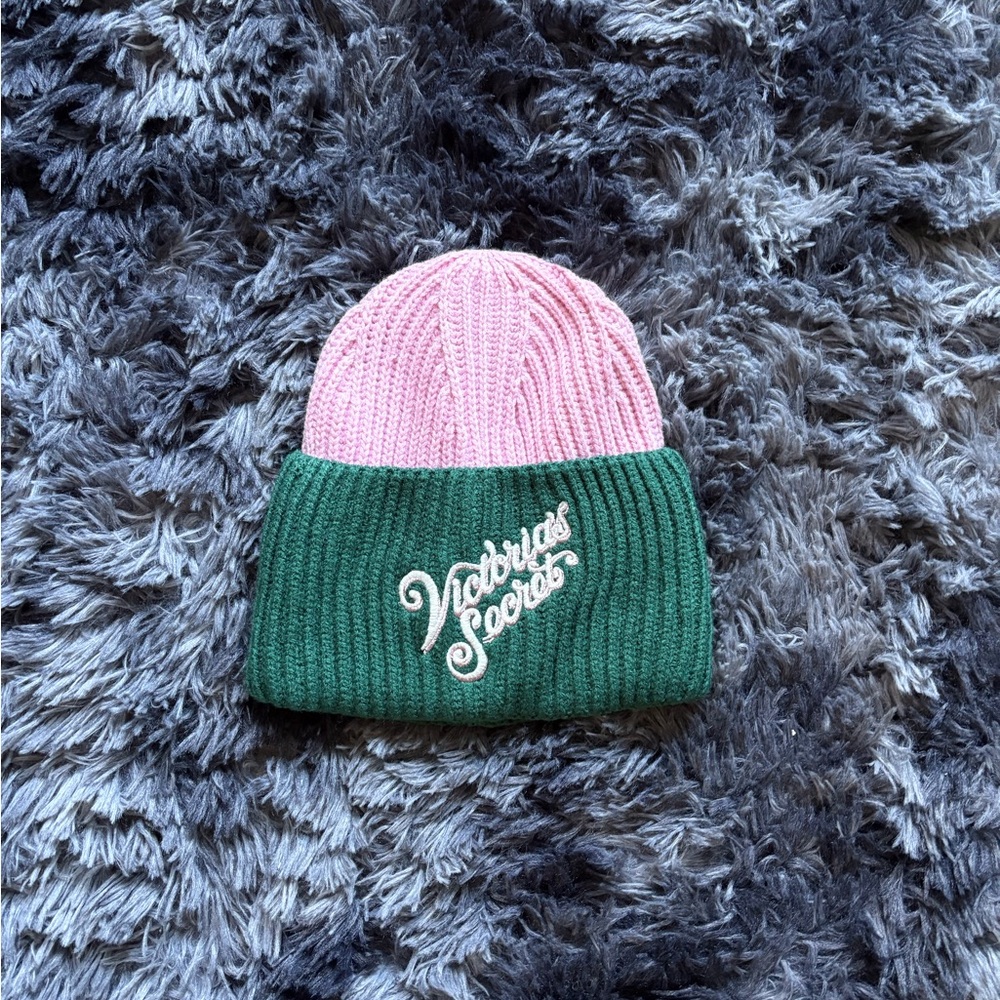 Victoria’s Secret Pink & Green Colorblock Knit Beanie NWT Cozy Winter Hat OS